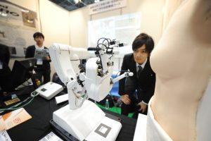 Yılda iki kez düzenlenen Uluslararası Robot Fuarı Japonya'nın başkenti Tokyo'da başladı. Tokyo Big Sight'ta düzenlenen fuarda, robot teknolojisindeki son gelişmeler sergilendi. (David MAREUIL - Anadolu Ajansı)